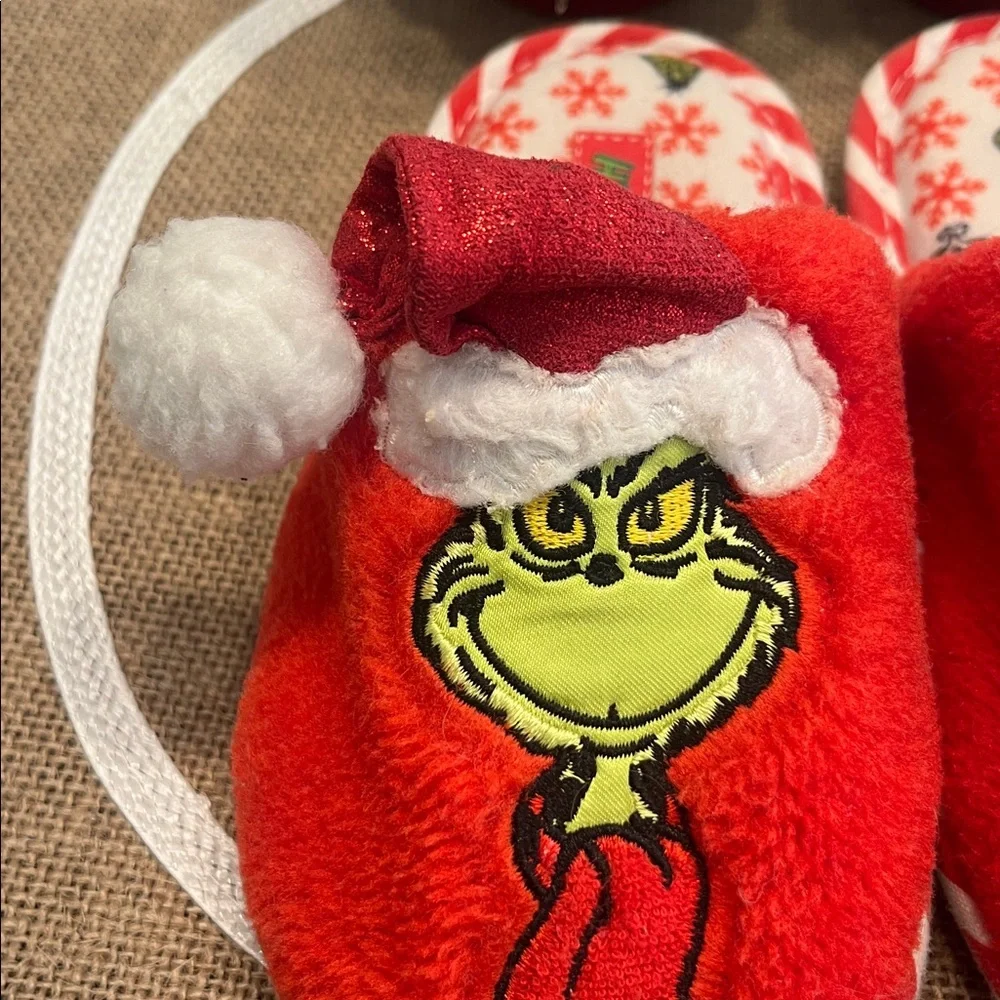 Dr. Seuss Grinch & Cindy Lou Who Slippers - Youth Size 9-10